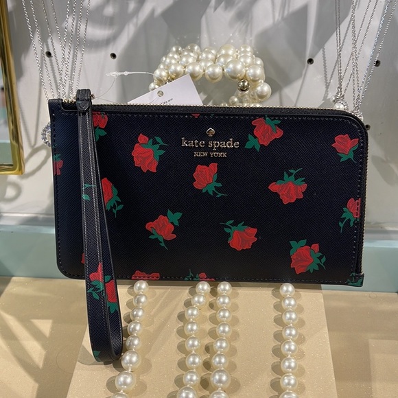 Kate Spade Lucy Medium L-Zip Wristlet
COLOR:
Black Multi
NWT - Picture 10 of 16